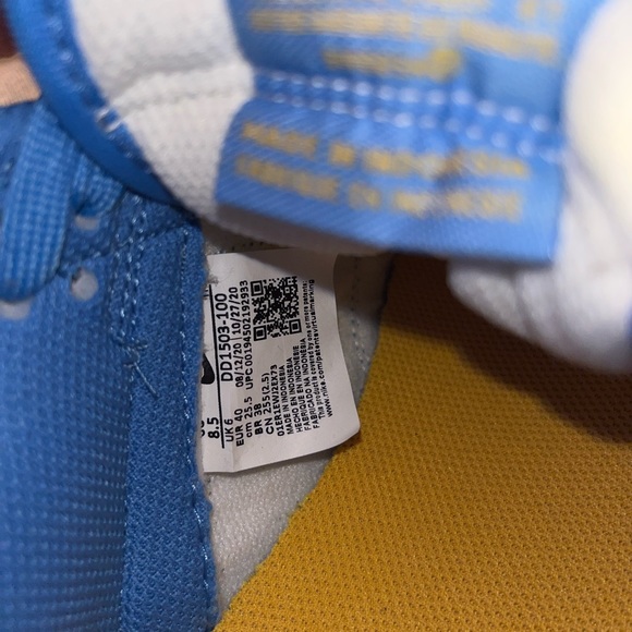 Women’s Dunks Low ‘Coast’ - Picture 4 of 7